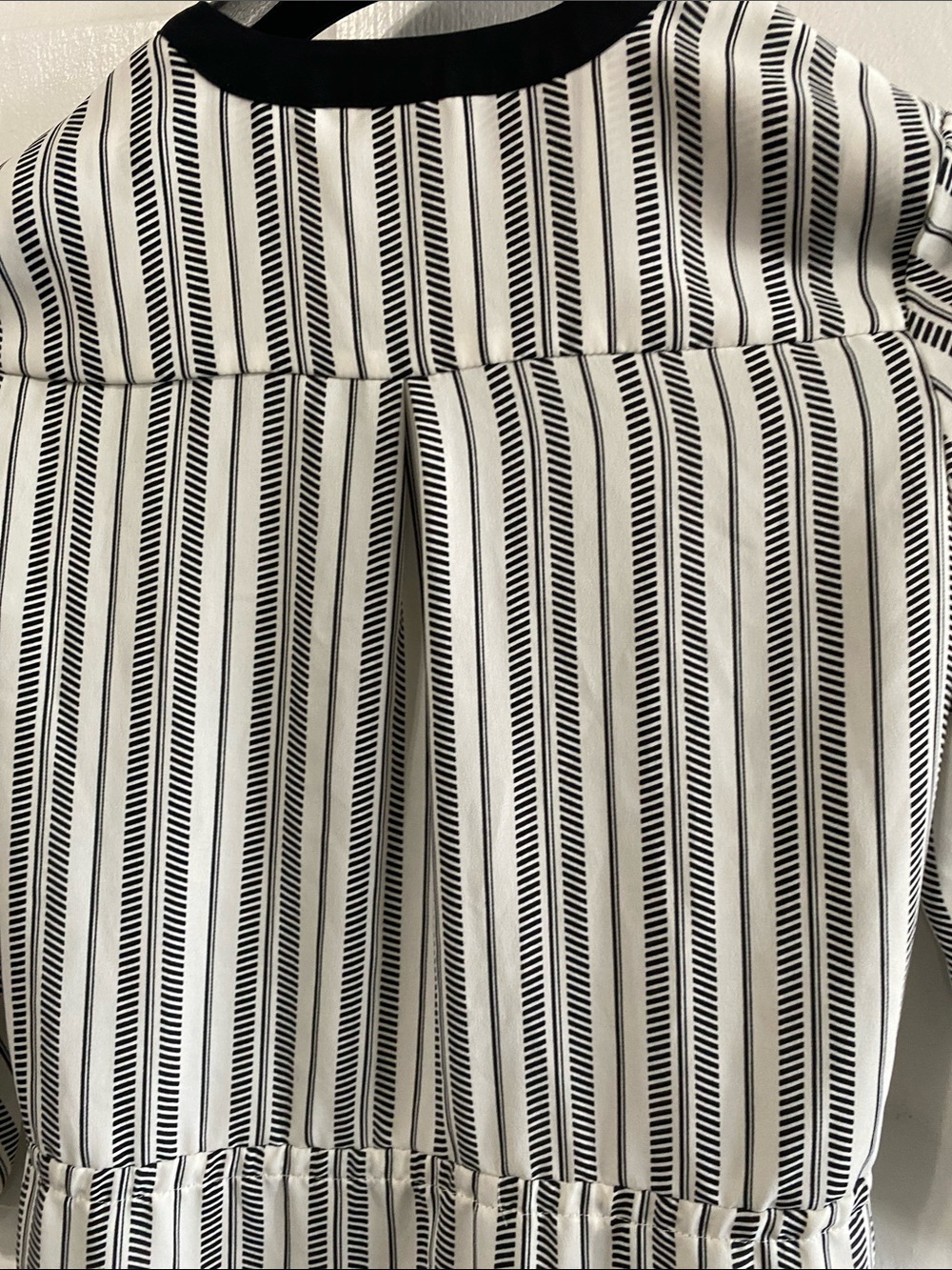 H&M Modern Classic Striped V-Neck Resort Vacation Dress - Size 4 EUC QUIET LUX - Picture 9 of 11